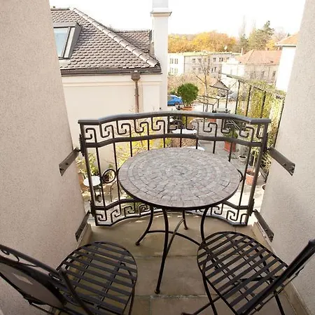 Luxury Minjon Oda ve Kahvaltı 4*